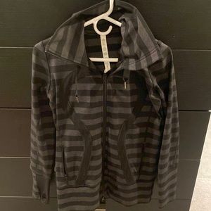 Women’s Lululemon Black and Grey Hooded Mock Neck Athletic Zip Up - Size 6